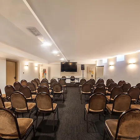 Montaigne & Hotell 4*