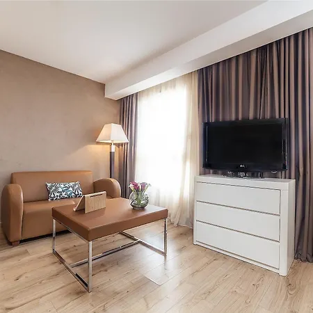 Готель Montaigne & 4*